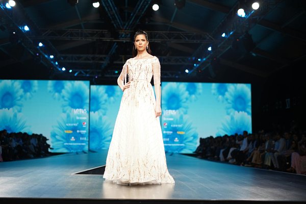 How do British women maintain flawless skin in varying climates?